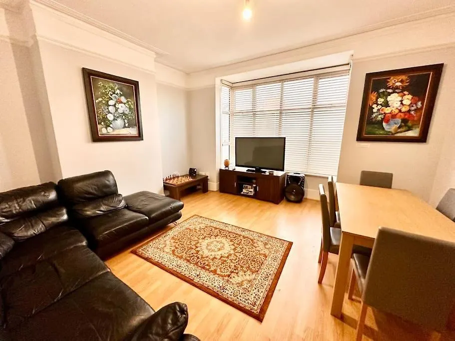 4 Bedroom House In Se4 Londýn