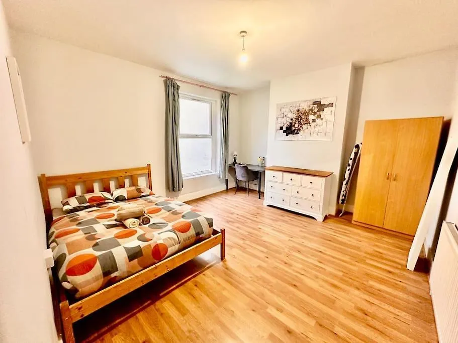 Apartment 4 Bedroom House In Se4 London United Kingdom