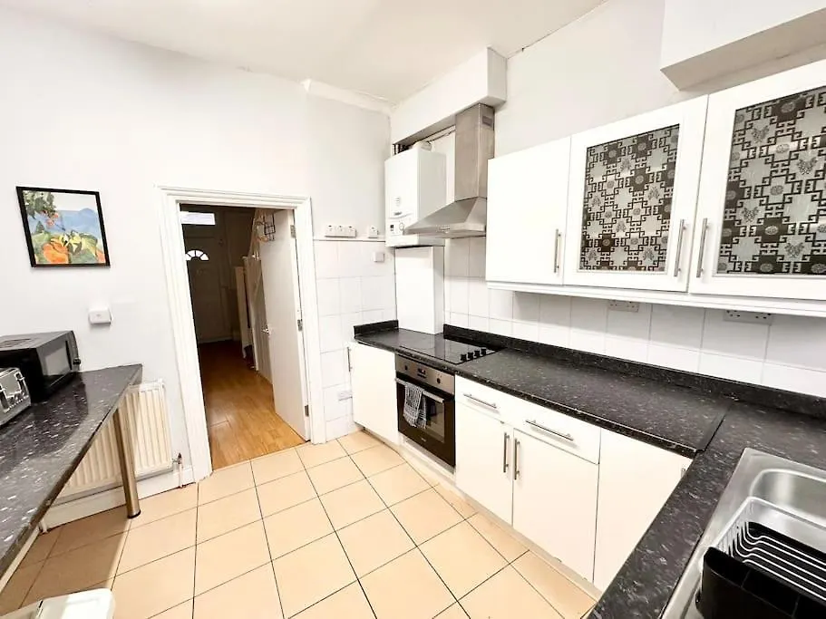 4 Bedroom House In Se4 London