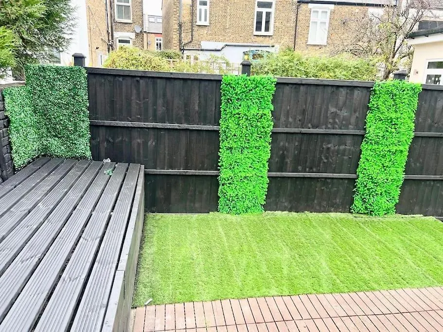 Apartment 4 Bedroom House In Se4 London